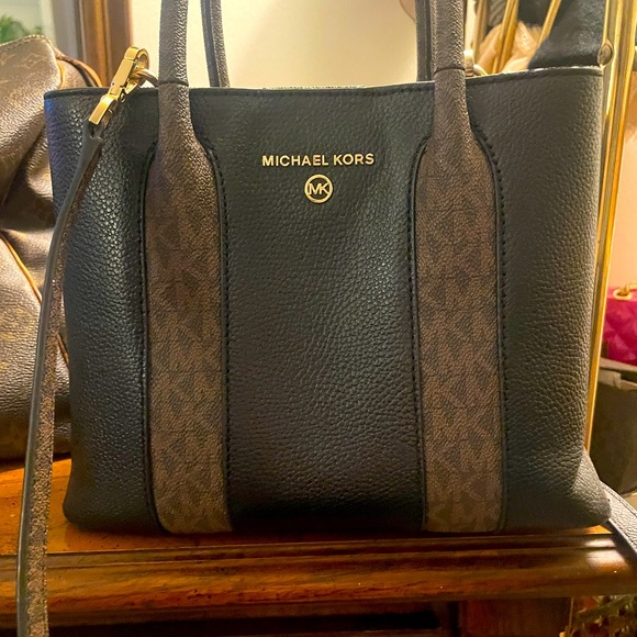 Michael Kors Handbags - Michael Kors Purse